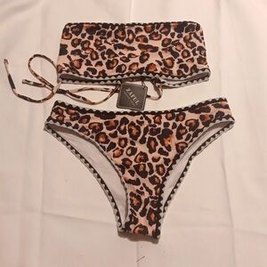 CUTE WOMENS TWO PIECE LEOPARD BIKINI SIZE MEDIUM